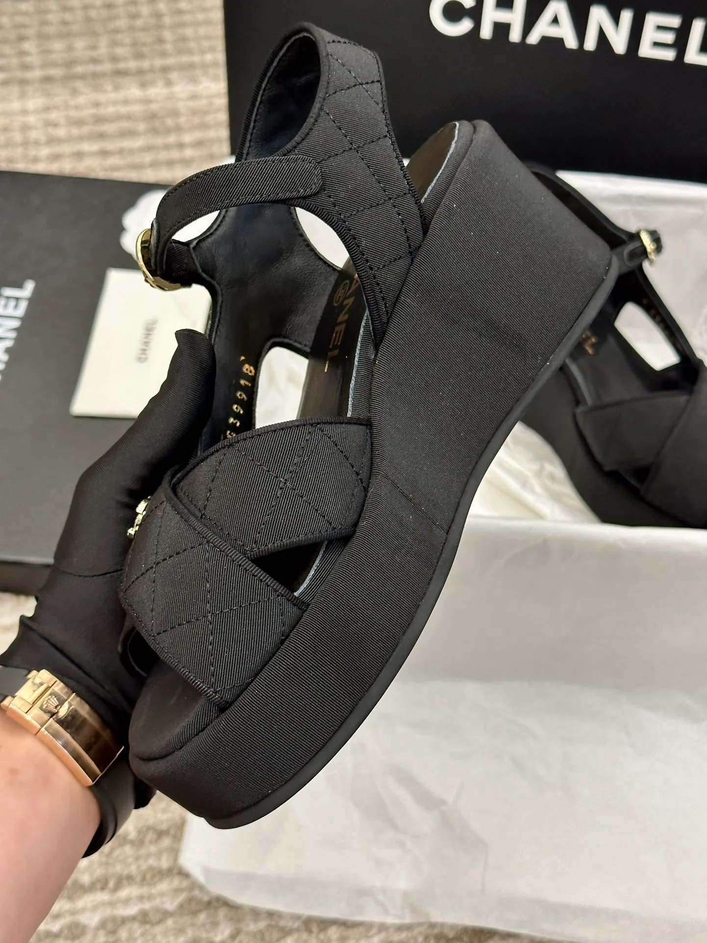 👟👟Ex-factory price 480👟👟 CHANEL C Jia Xiaoxiang 23ss new wedge heel open toe high heel sandals. Top counter quality. The moment you put it on your feet, it is still super stunning. 🔥All materials are customized according to the original version! Upper: imported first-layer calfskin/imported fragrant cloth/ lining: imported sheepskin, foot pad: sheepskin sole: outsole imported from Italy Size number: 34-40